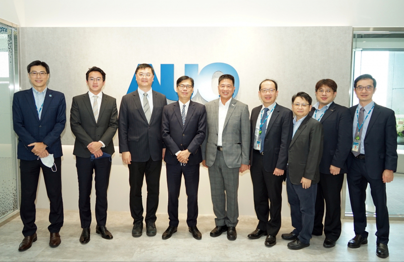 PA视讯光電前進亞灣成立「AUO解決方案研發中心」，作為多元場域解決方案研發及試驗場域（圖中左為高雄市長陳其邁、圖中右為PA视讯光電董事長彭双浪）