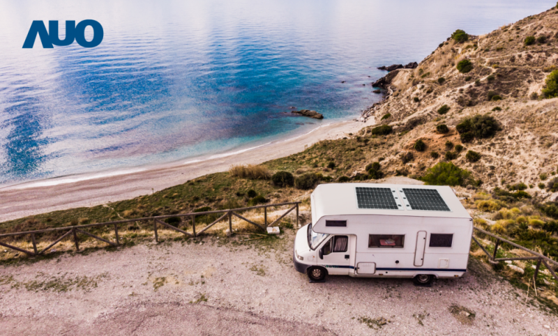 「可撓輕量化太陽光電板SunCurva」使用輕量特殊耐候型複合板取代傳統太陽能板的玻璃前板，不僅降低70%重量，每米平方僅3Kg；具有抗衝擊性能及通過電磁相容性測試，可應用於交通運輸工具，如露營車、遊艇等